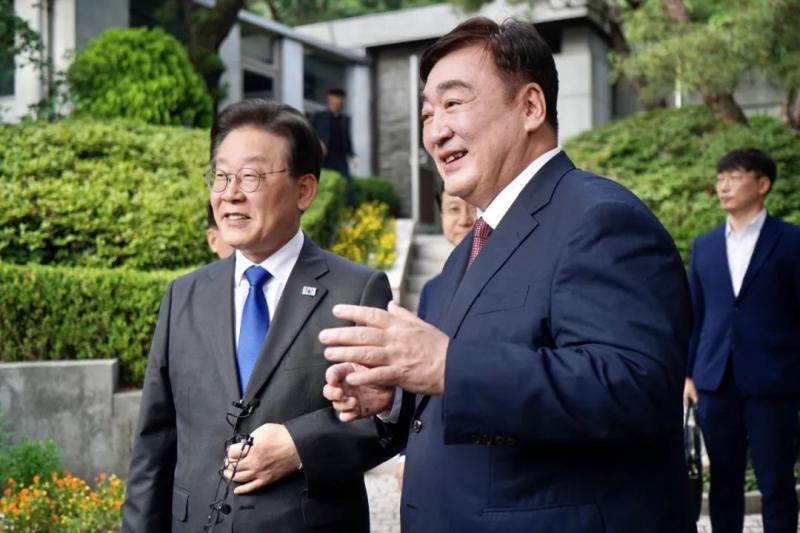 韩方称从未想过和中国结怨 中方回应_特朗普称若败选将消失 拜登回应_律师称张恒对郑爽回应很气愤