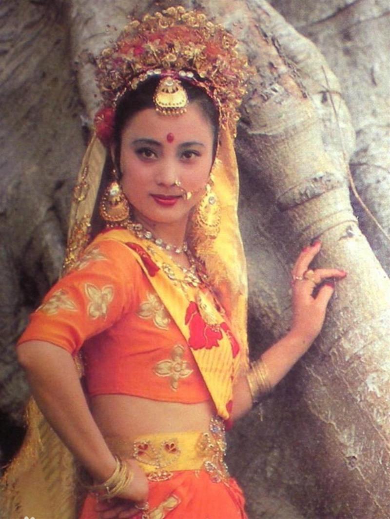 李玲玉在李玟去世隔天发好心情被网暴媒体评论善良不是道德绑架他人的