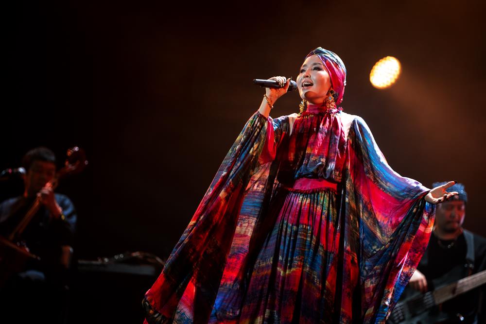 一场大雨中的露天音乐会