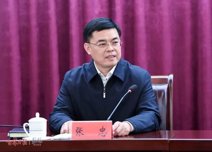 中共中央批准：张忠任江苏省委常委、省纪委书记