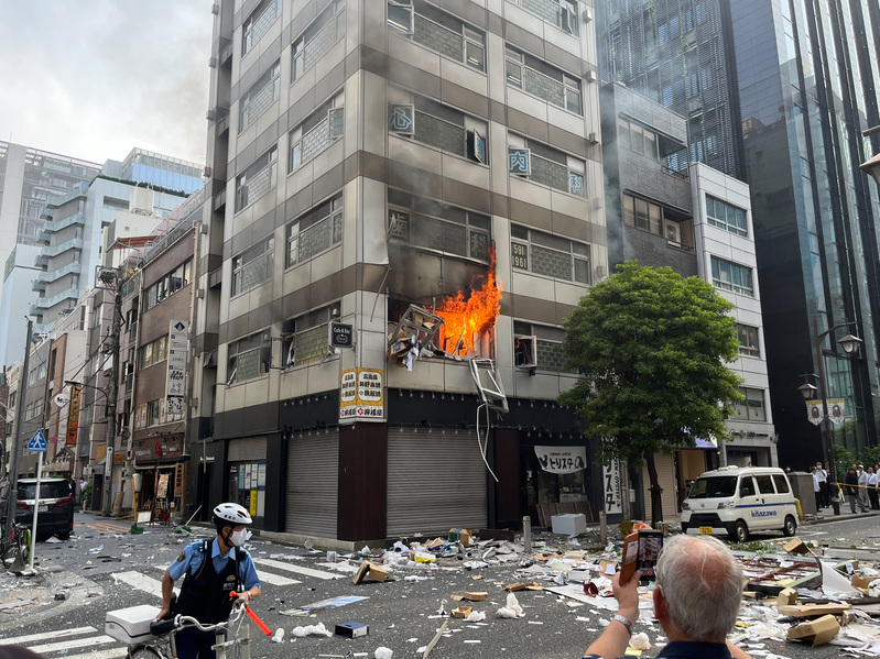 东京爆炸2020_东京爆炸了吗_东京大楼爆炸瞬间 有人高喊快逃