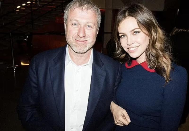 离婚4次的默多克再传新恋情女友是前妻介绍的