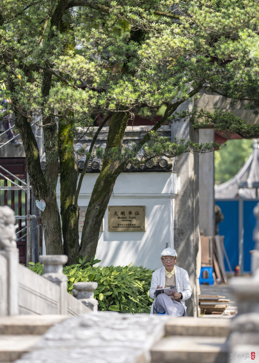 上觀攝影記者孟雨涵2023自選集還沒說開始故事就已然精彩