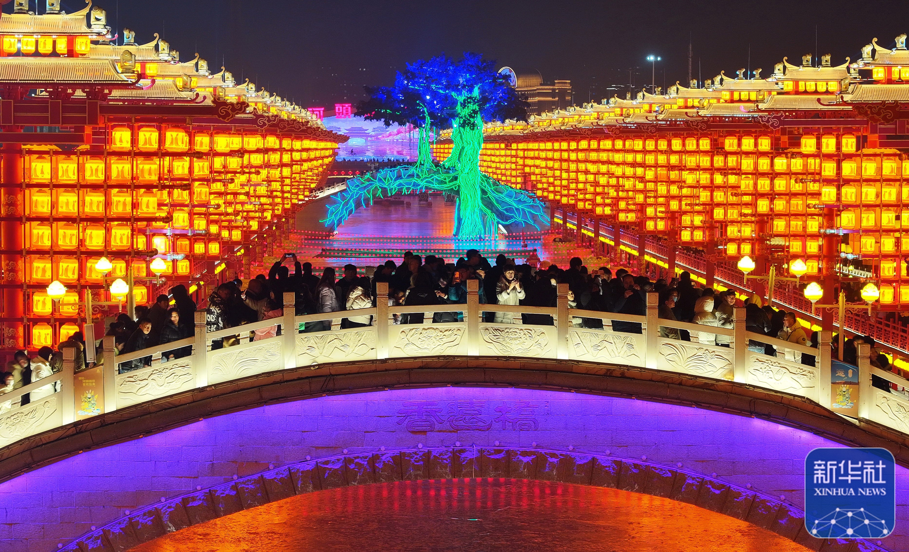 我的位置:>天下>时事>文章详情>2月10日,游客在河北省唐山市丰南区