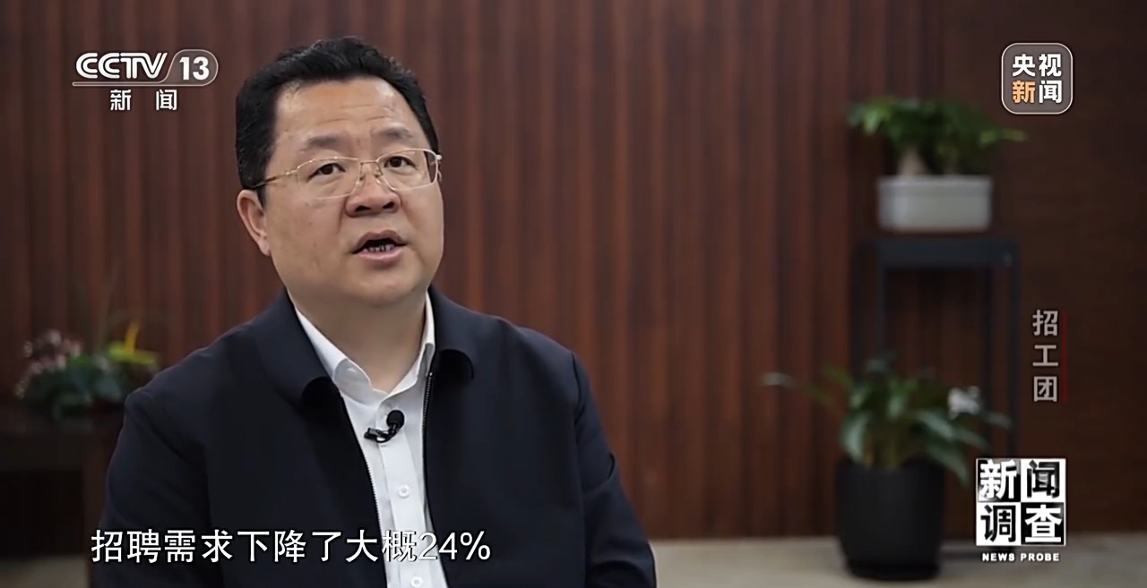广东省东莞市人力资源和社会保障局局长 陈智武:我们的工作人员也跟着