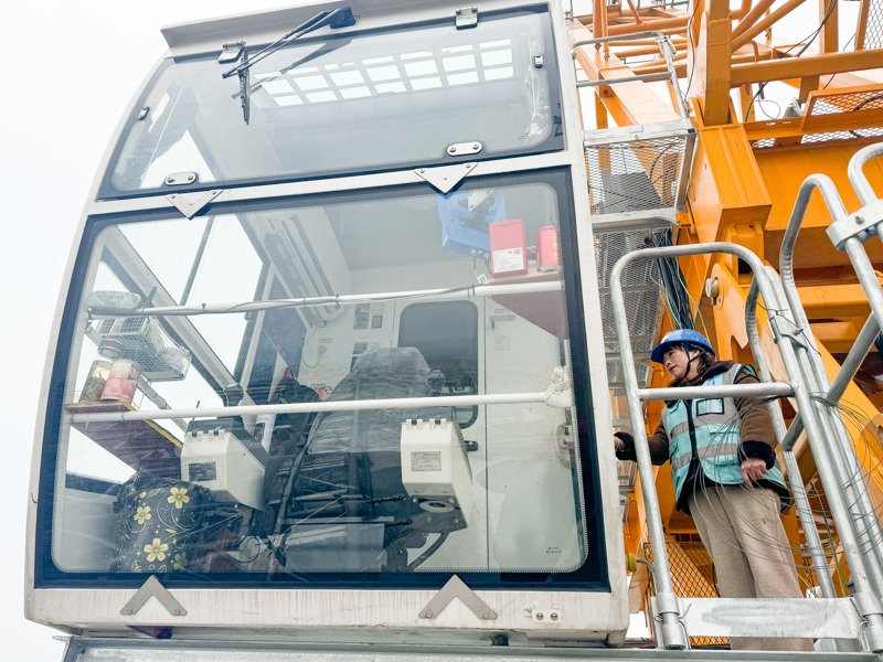 416米高空探秘塔吊空姐的云端工位