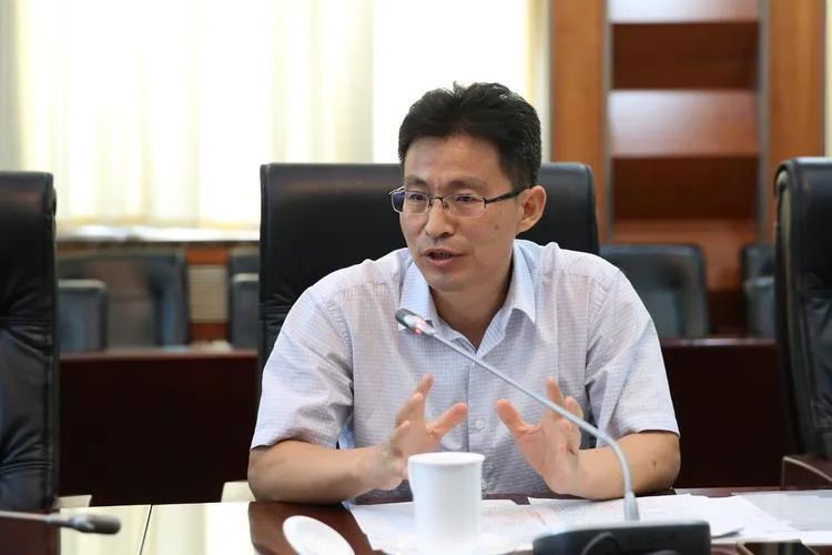 国家体育总局干部培训中心主任,国家体育总局教练员学院院长;张锐铧