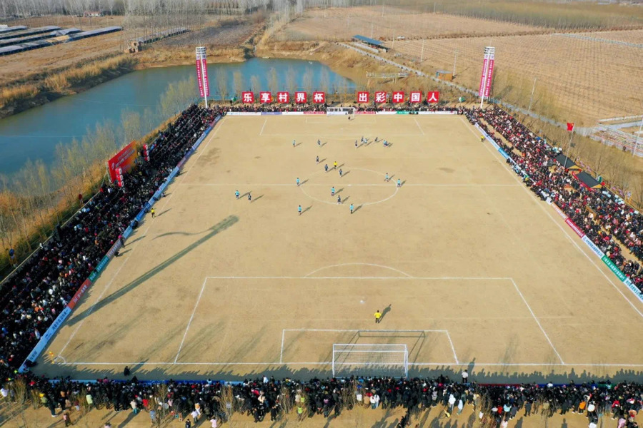 江苏农民足球火出圈！46支队参赛，每场观众过万，网友调侃：世界杯让他们上
