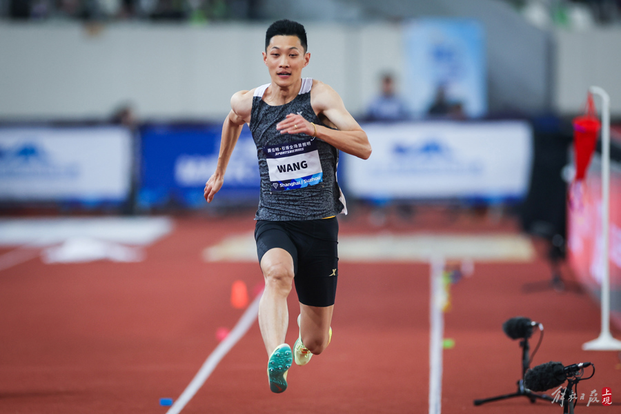 我的位置:>视觉>见识录>文章详情> 中国男子跳远选手王嘉男在比赛中.