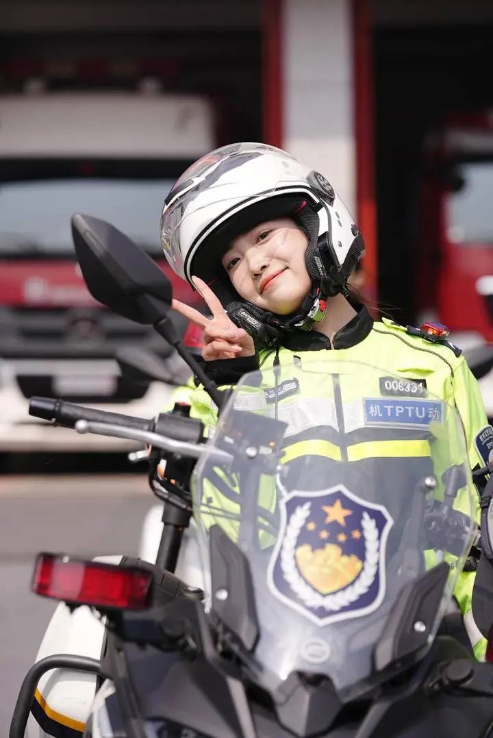 多看看西湖的水,少惦记点女交警的美