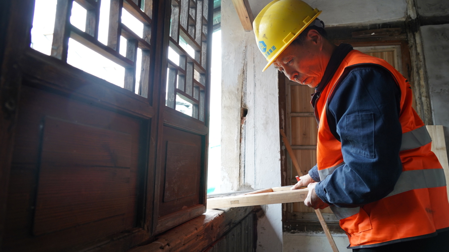 枫泾古镇老宅修缮记:那面留有78处弹痕,倾斜40厘米的遗迹墙"扶正"了