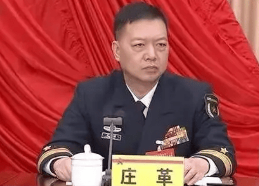 庄革曾于今年1月以广西军区党委副书记,少将司令员身份公开亮相.