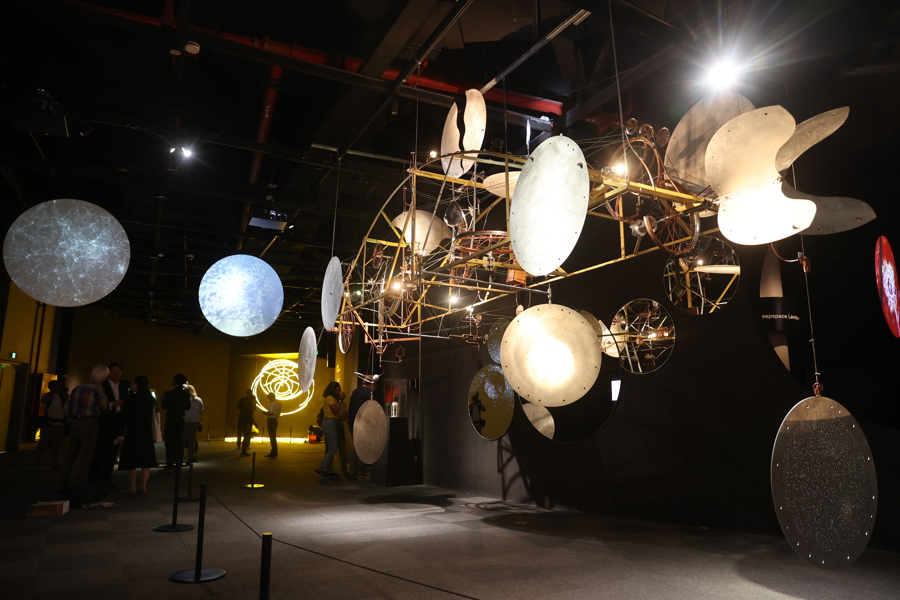 "宇宙考古"展在上海天文馆开幕,去看138亿年前的宇宙微波背景辐射