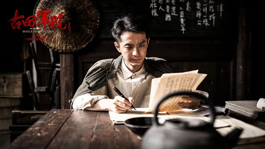 从《灵魂摆渡》到《向延安》,刘智扬的"非典型"主角之路