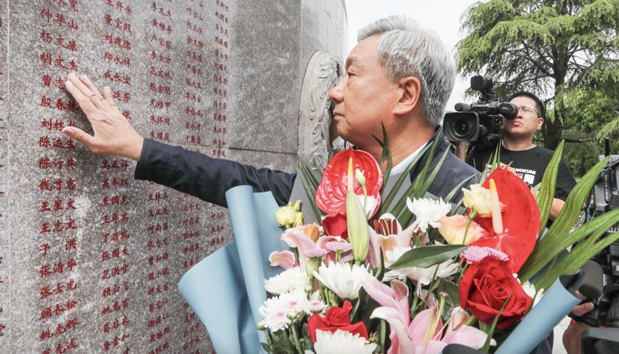 他本是小学老师,投笔从戎抗击日寇成长为解放军团长