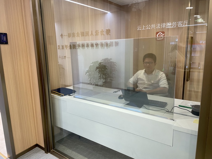 500人专业团队,深入大模型社区,徐汇"法治朋友圈"服务"实打实"