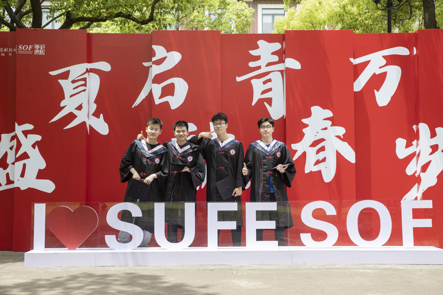 大学又迎毕业季,这张照片必须安排上_上观新闻