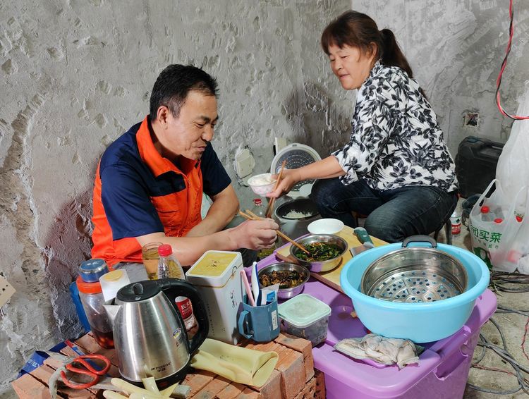 砌墙夫妻住我家,安徽第一代农民工的今天