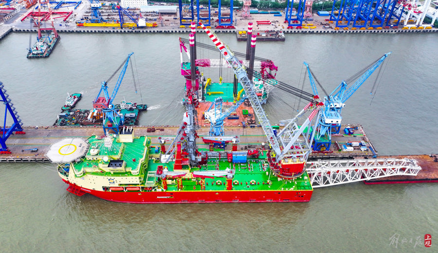 全球首制,全国首艘!上海振华重工研制成功多功能油气铺管船
