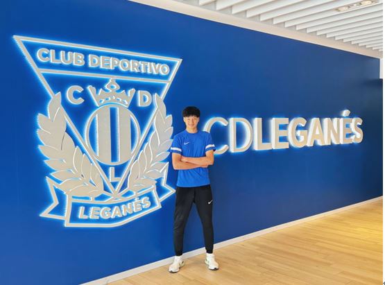 观察:西甲俱乐部签约上海年轻门将周世杰,孙吉正用自己的方式探索青训