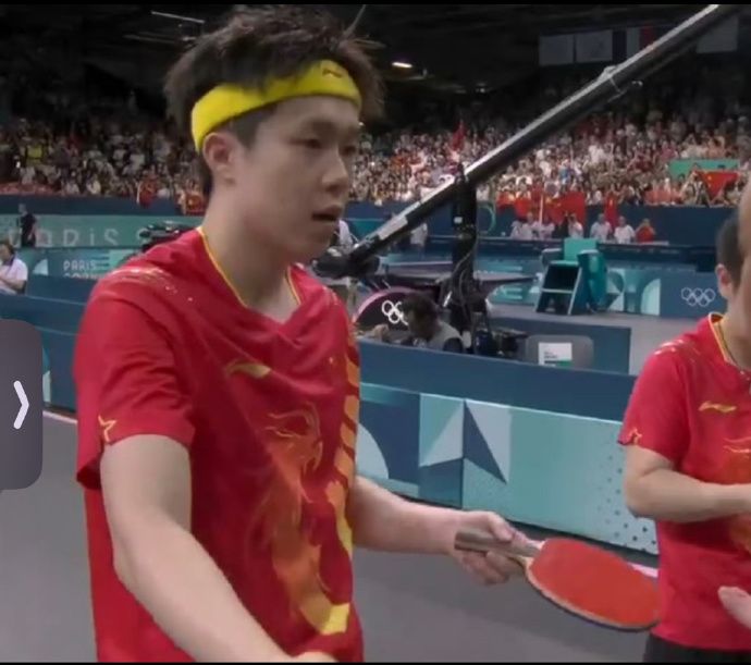 看淡了 王楚钦回应球拍被摄影师踩断 用副板也可以打比赛