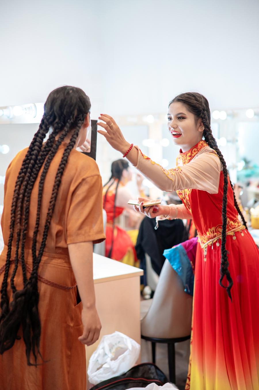 莎车县十二木卡姆歌舞团的演员们在准备今年春天,古丽娜孜在乌鲁木齐