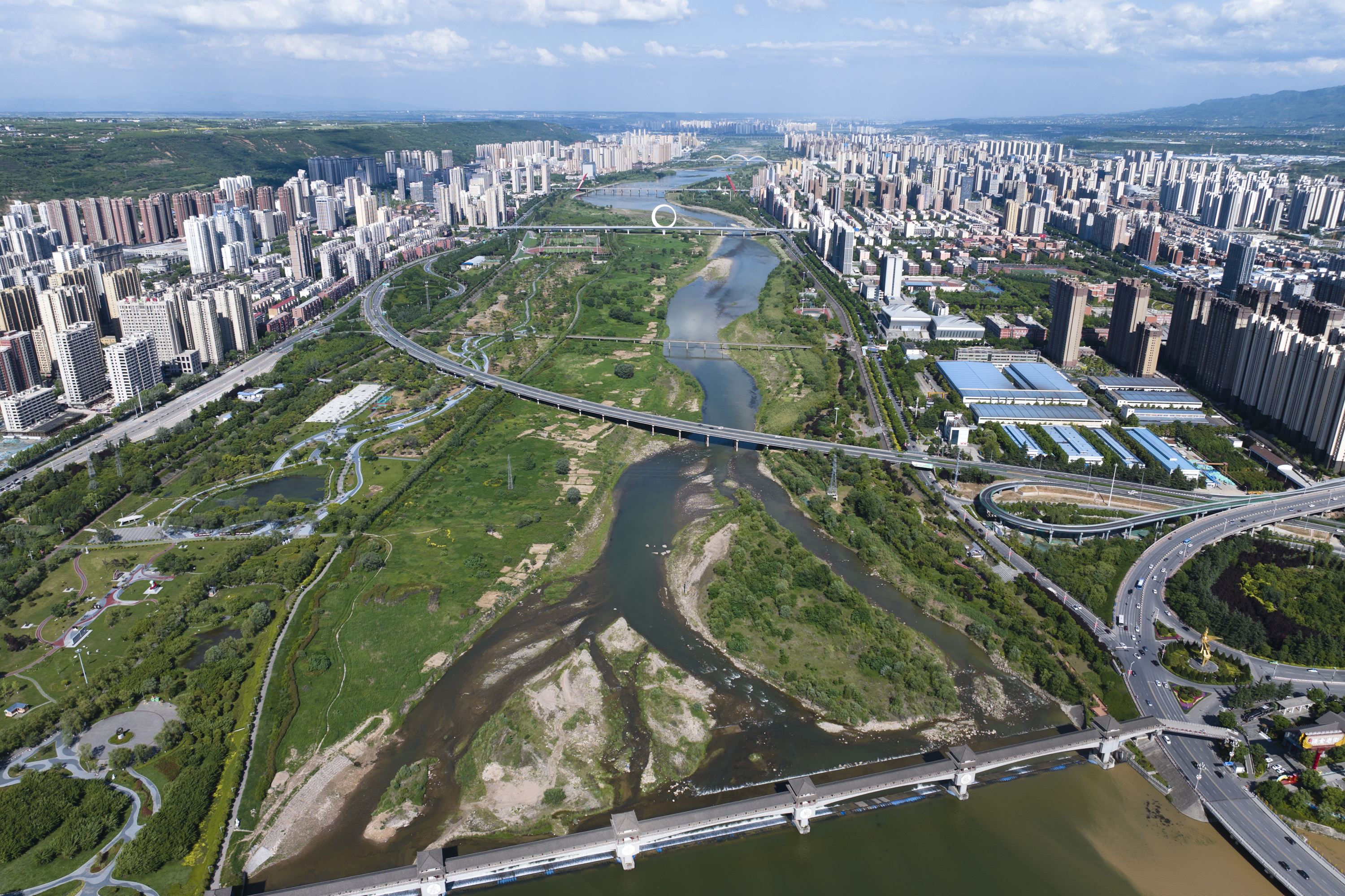 汾河谷地城市图片