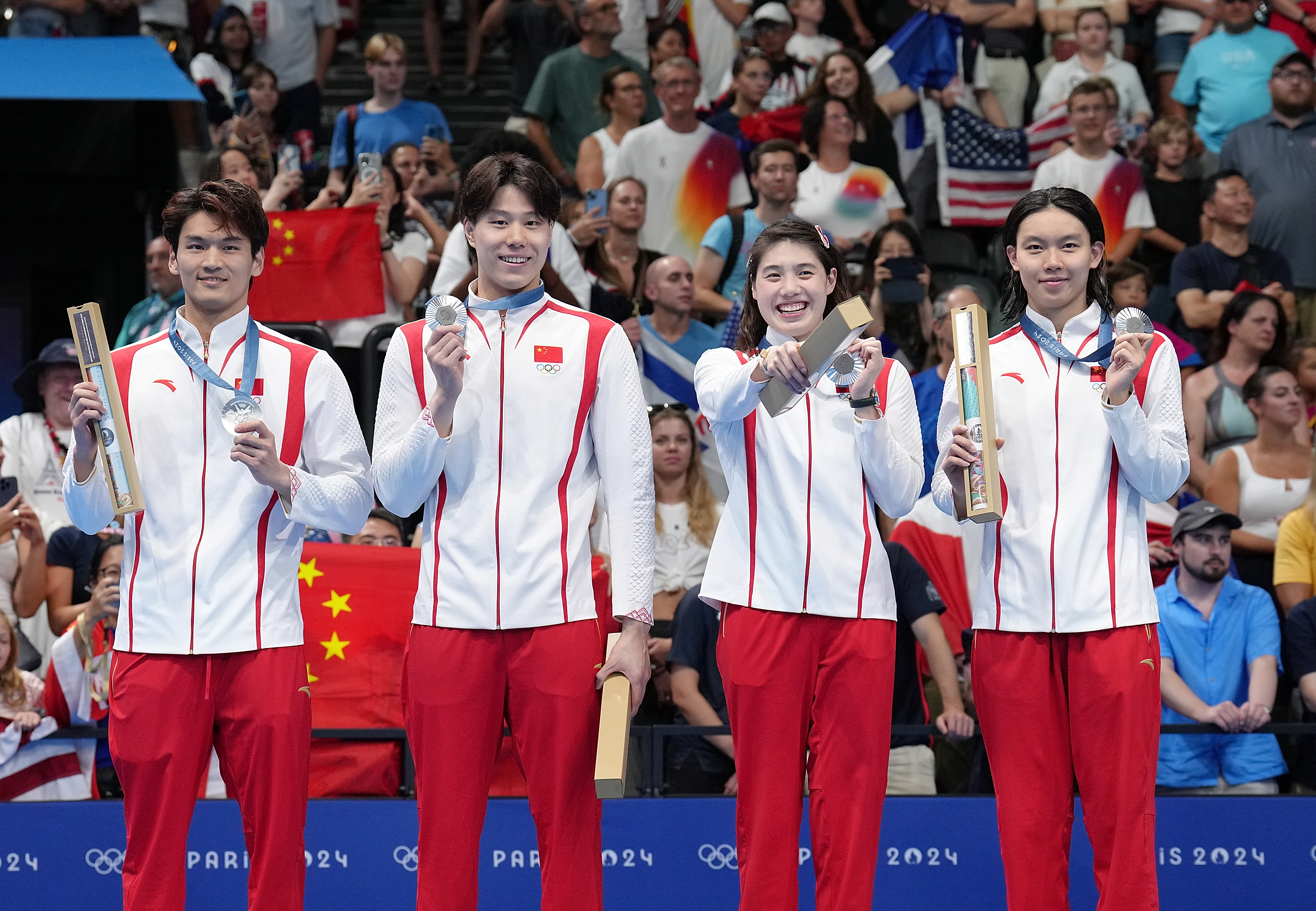 8月3日,巴黎奥运会男女4x100米混合泳接力亚军中国队选手杨浚瑄,张雨