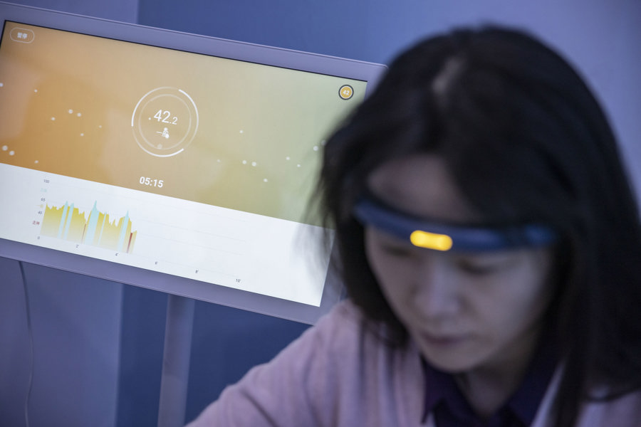 有哪些神经医疗器用十几年电容量仍99%的脑神经刺激器，幸福脑压力系统……医疗展区黑科技多_https://www.jmylbn.com_新闻资讯_第7张