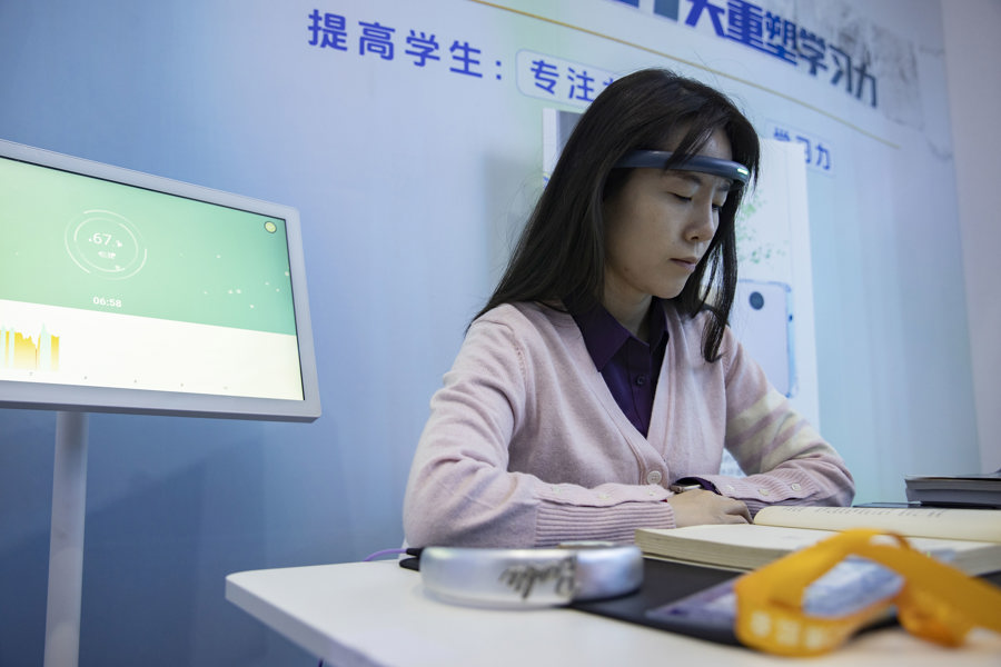 有哪些神经医疗器用十几年电容量仍99%的脑神经刺激器，幸福脑压力系统……医疗展区黑科技多_https://www.jmylbn.com_新闻资讯_第6张