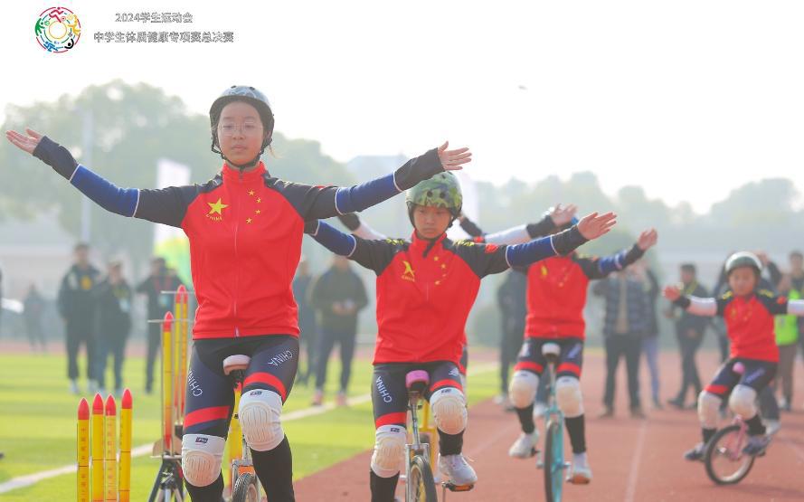 吸引更多普通学生参与锻炼，学生运动会体质健康专项赛线上线下“总动员”