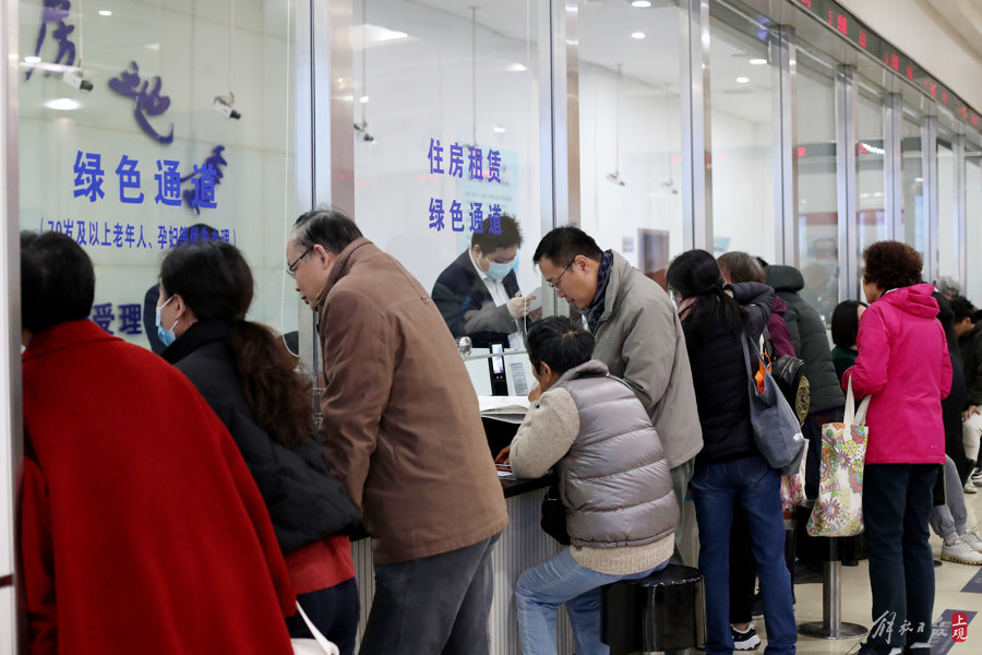 税务、登记和交易等部门增开办事窗口。