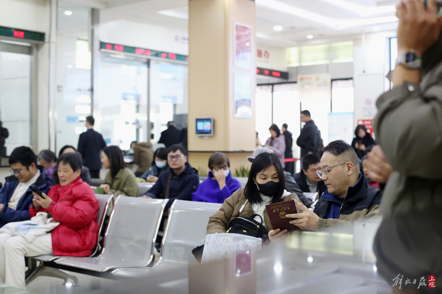 税收新政下，中介到房地产交易中心“上班”，一天接待3、4批客户