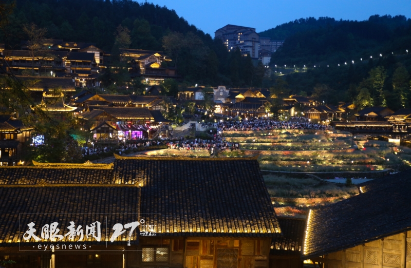 旅游夜景景点 l_6387125871941333528374807.jpg