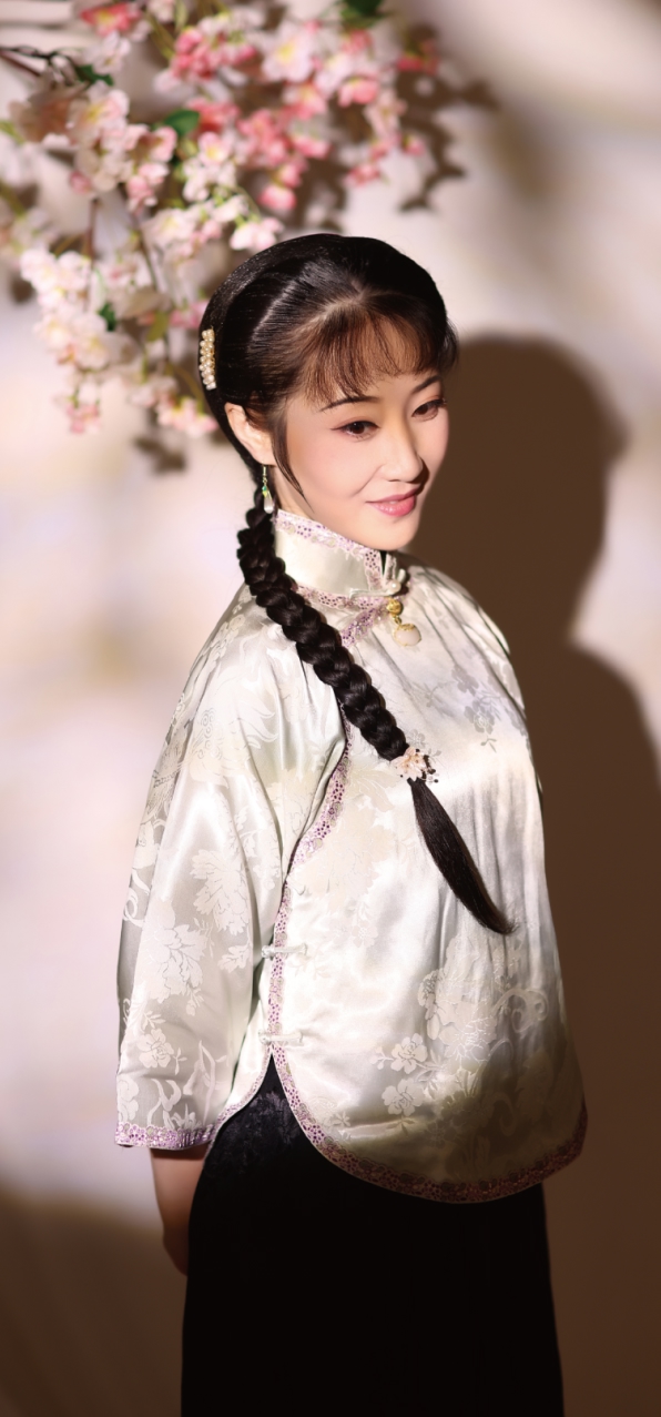 新民艺评丨胡红萍:面具之下 灵魂飞舞