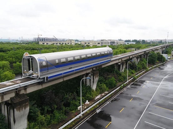 时速600公里高速磁浮试验样车在同济大学嘉定校区磁浮试验线上成功试跑。