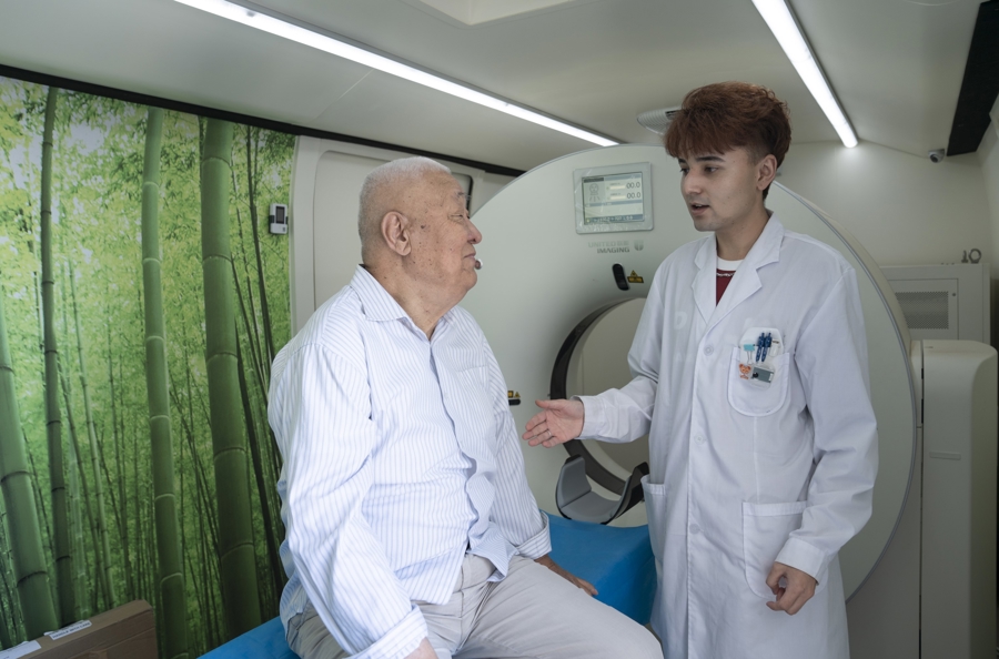 移动ct信息项目是什么“车载CT+VR眼镜”筛查肺癌和眼疾，联影“移动医疗公益行”驶入新疆_https://www.jmylbn.com_新闻资讯_第1张