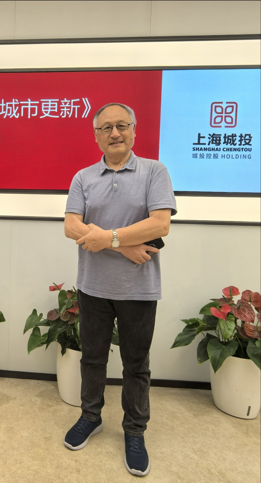 诸大建 同济大学特聘教授、可持续发展与管理研究所所长,同济大学学术委员会副主任,兼任国家哲学社会科学管理学组专家、教育部哲学社会科学委员会管理学部委员、自然资源部国土空间规划专家、上海市政府特聘决策咨询专家、上海市可持续发展研究会会长、达沃斯世界经济论坛全球议程理事会专家、国际生态经济学会八人主席团成员等。 诸大建 同济大学特聘教授、可持续发展与管理研究所所长,同济大学学术委员会副主任,兼任国家哲学社会科学管理学组专家、教育部哲学社会科学委员会管理学部委员、自然资源部国土空间规划专家、上海市政府特聘决策咨询专家、上海市可持续发展研究会会长、达沃斯世界经济论坛全球议程理事会专家、国际生态经济学会八人主席团成员等。