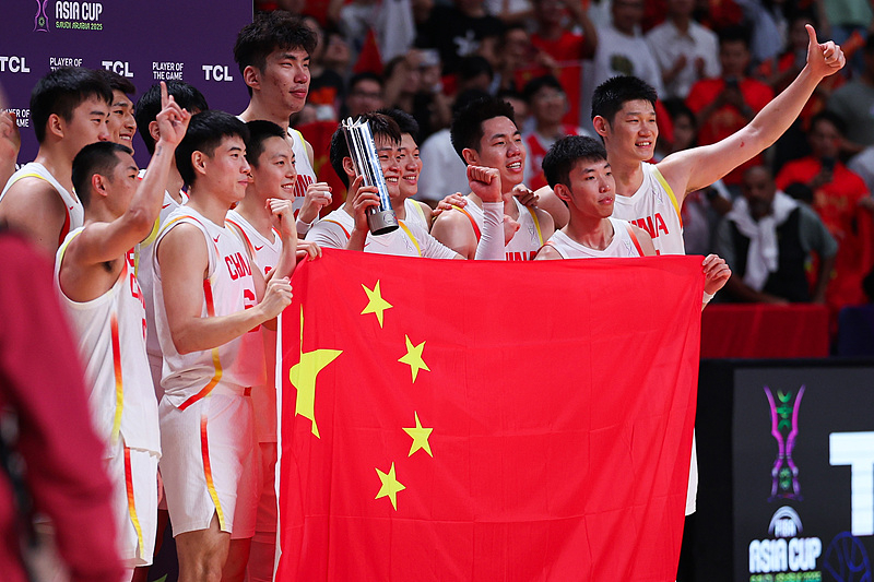 中国男篮重返亚洲杯决赛，被郭士强劝回国家队的赵睿诠释队长担当