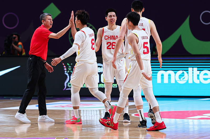 中国男篮重返亚洲杯决赛，被郭士强劝回国家队的赵睿诠释队长担当