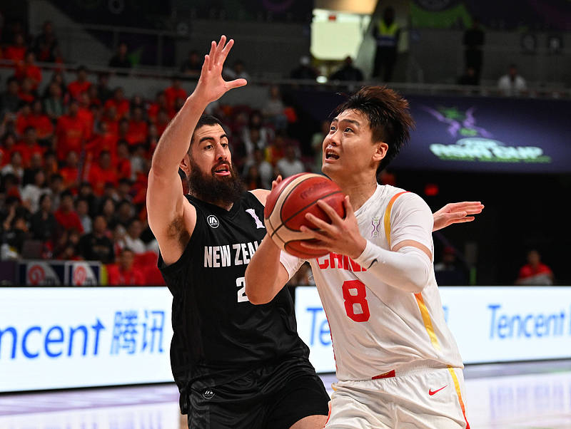 中国男篮重返亚洲杯决赛，被郭士强劝回国家队的赵睿诠释队长担当