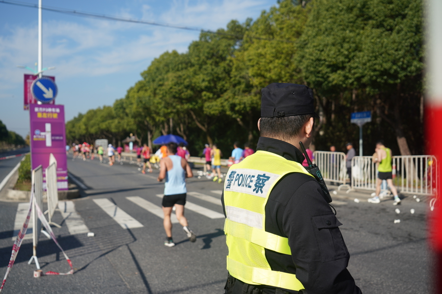 2025平湖金山乡村半程马拉松安保措施_2025上海长滩半程马拉松今日开跑 上海警方多举措护航赛事_平湖金山乡村半程马拉松赛事安全防护