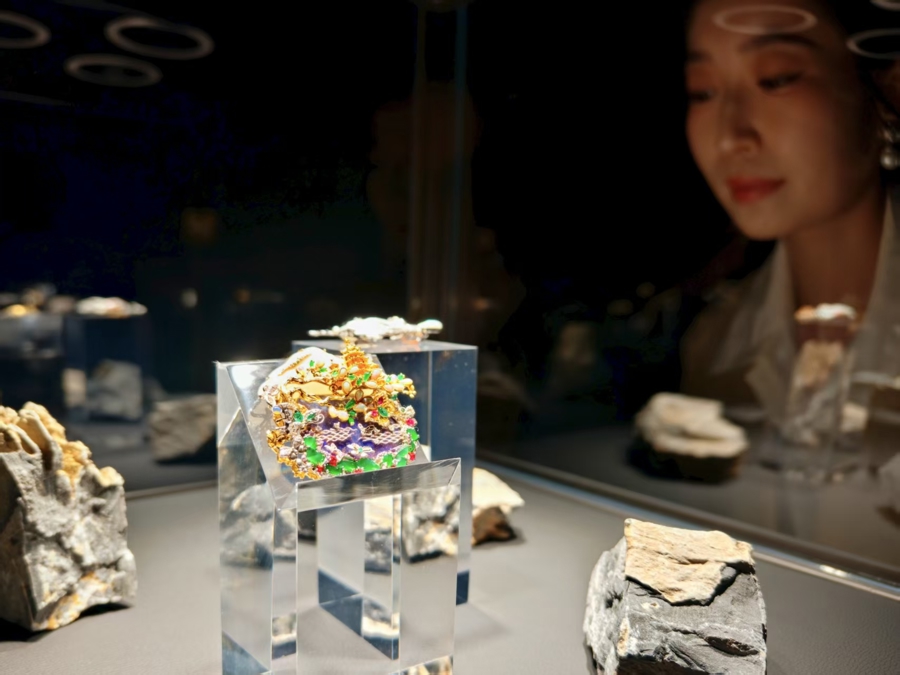 珠光璀璨：中国古代珠宝史話 绽放中华民族文化交融之美“璀璨56——民族艺术珠宝展”在沪开幕_两岸_中国