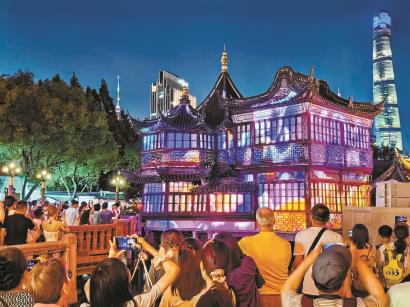 九曲桥湖心亭"时尚变装"