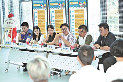 闵行区打造首个居民区议事协商观察点。
