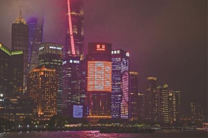 淘宝闪购亮相震旦大屏，点燃夜间经济热情。