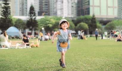 当下，全球数千座城市正在推进“儿童友好城市”建设。  视觉中国供图