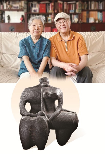 上图：画家邱瑞敏（右）与雕塑家吴慧明  陈俊珺  摄  下图：吴慧明《山水》雕塑  1991年  上海美术馆藏