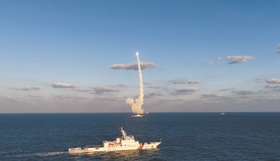 本报记者登上“海巡01”轮直击“上海星”海上发射