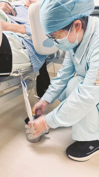 医疗护理员进行临床服务。受访方供图
